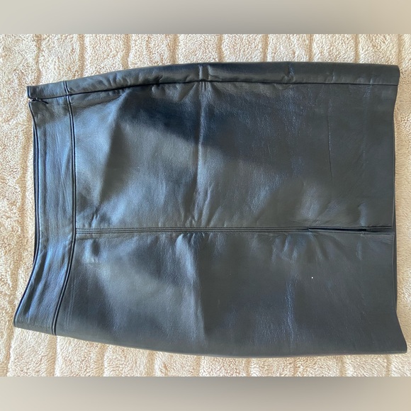 ARITZIA Babaton vegan leather pencil skirt size 8 - Picture 8 of 8